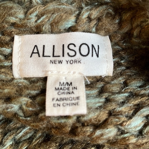 Allison of New York-Lovely and warm sequined sweater! - Picture 3 of 5